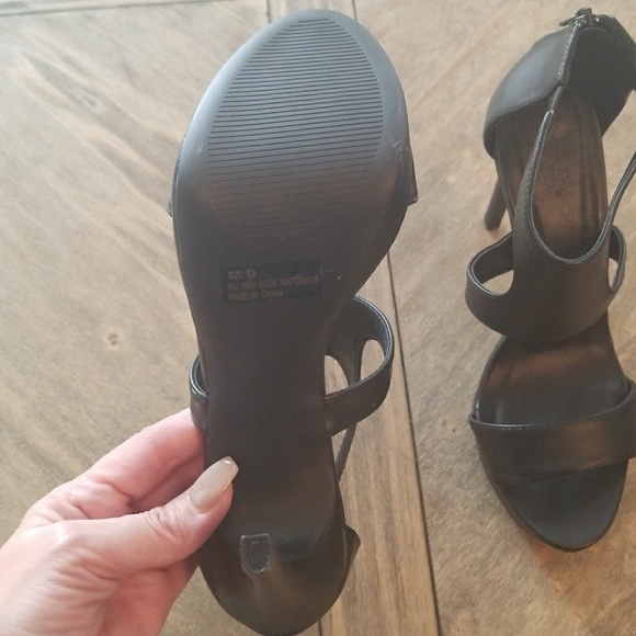 Black Heels - Picture 2 of 2